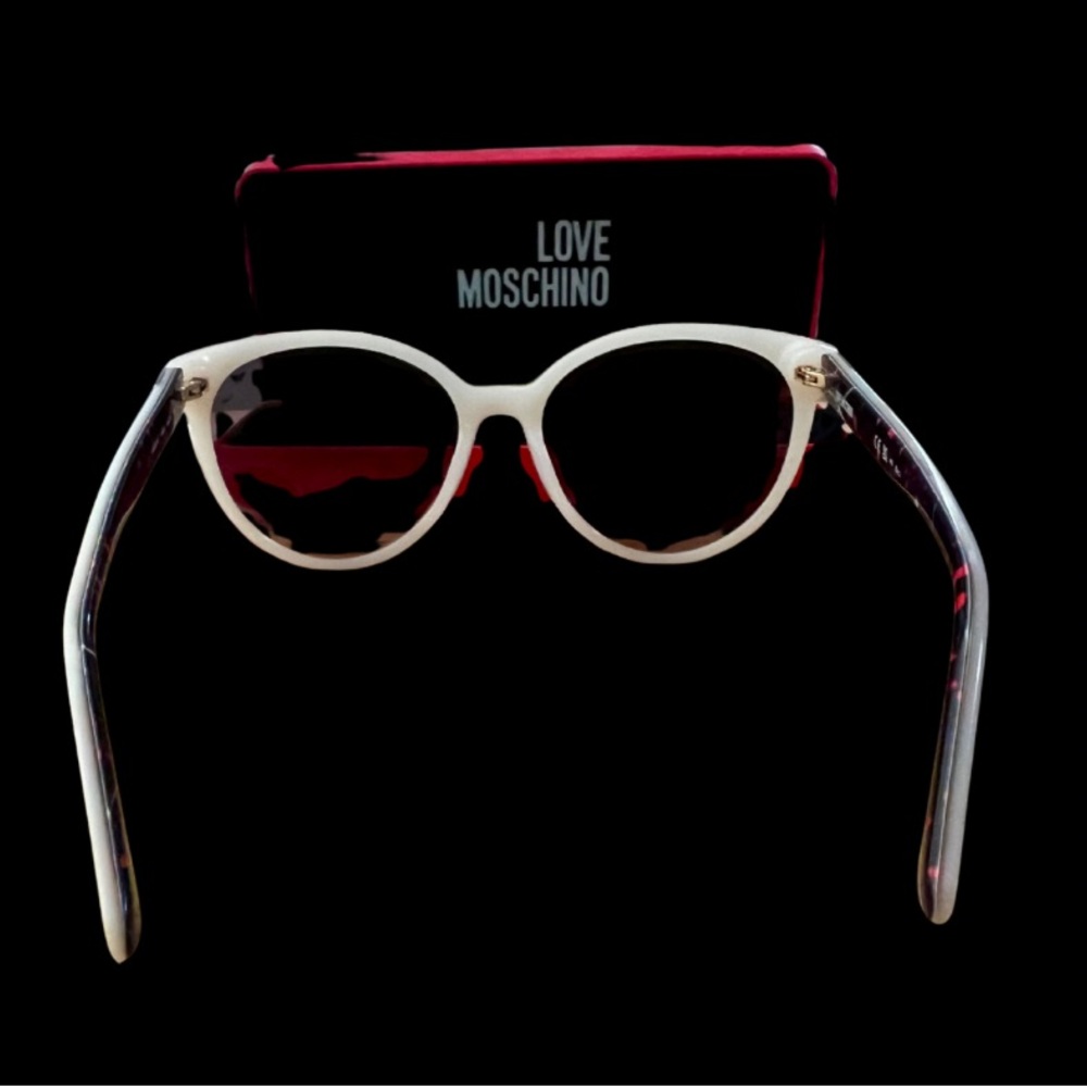 NWOT Love Moschino White Sunglasses with Black Lenses - Picture 4 of 8